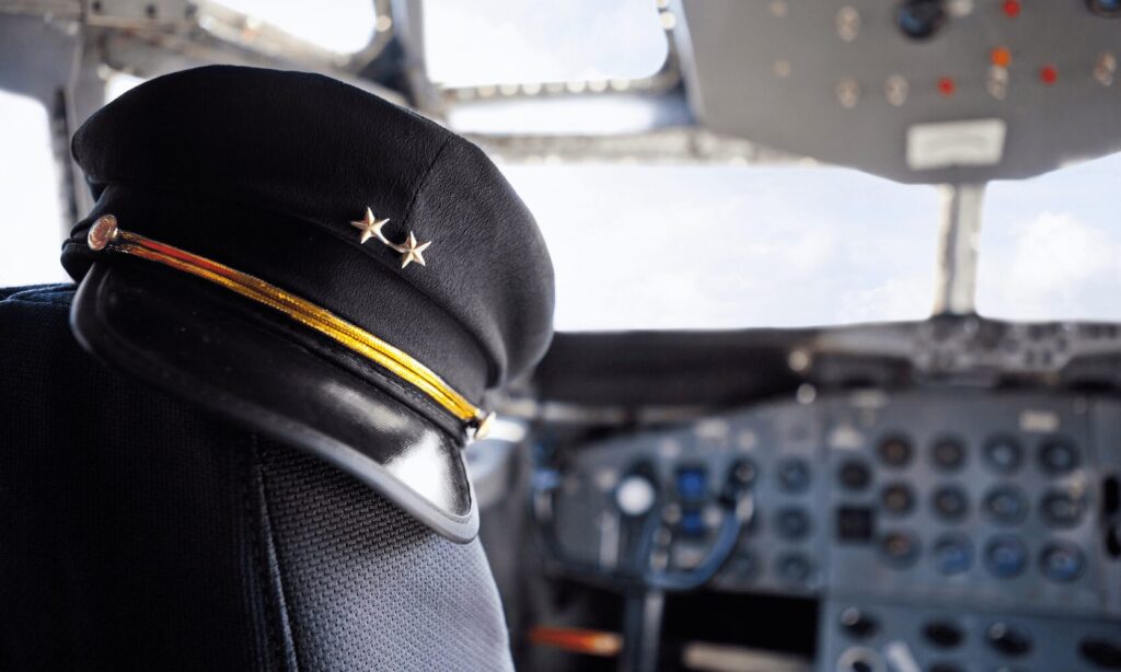 How many hours does an airline pilot work?